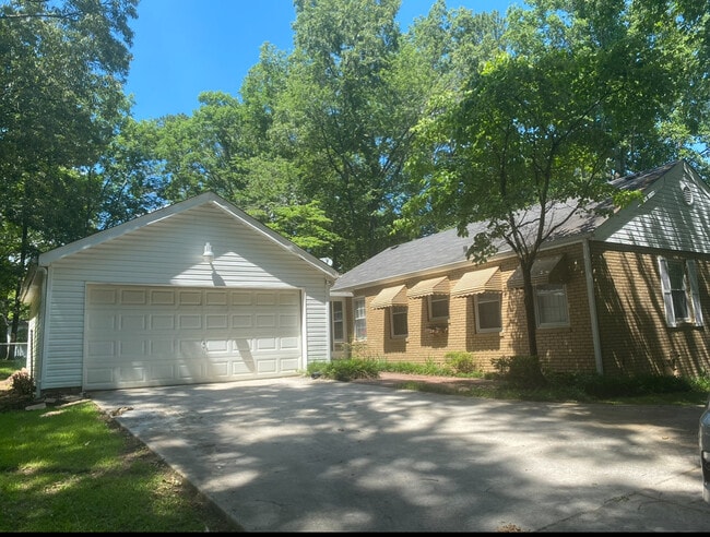 Building Photo - 704 Highland Ave
