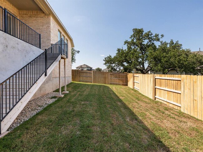 Building Photo - 109 Amber Oak Ln