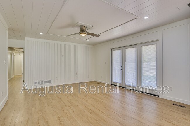 Building Photo - 3137 Edinburgh Dr