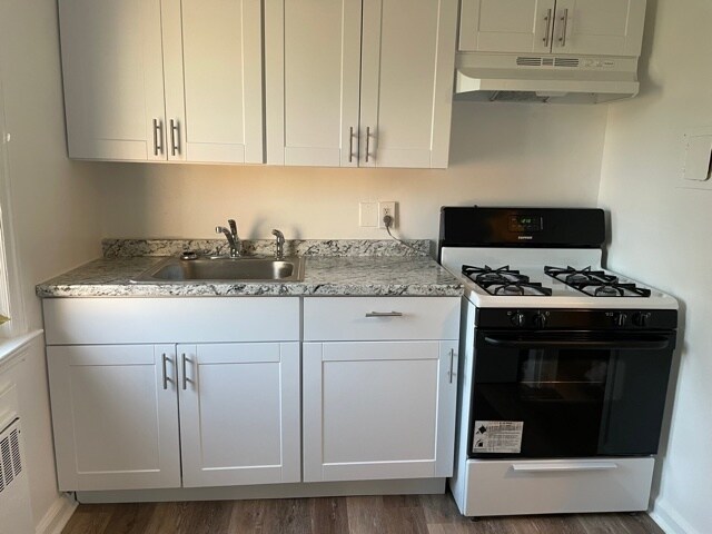 Building Photo - 720 Burnside St