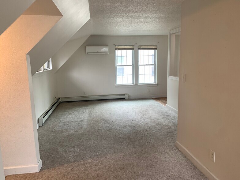 Carpeted Living room - 1369 Saint Clair Ave