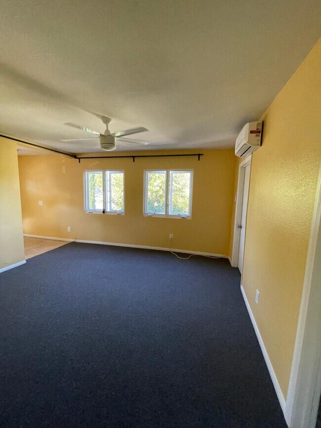 living room - 241 S Avenue 58