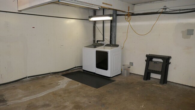 Building Photo - BEAUTIFUL UPDATED FOUR BED / TWO BATH PLUS OFFICE EICHLER HOME WITH GREAT OUTDOOR SPACE