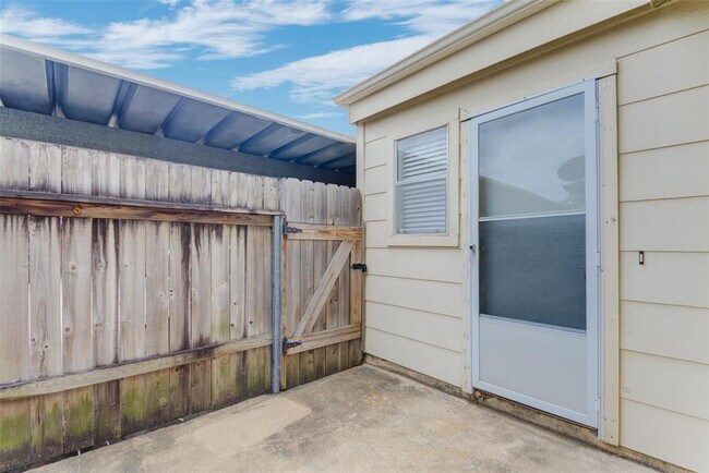 Building Photo - 8102 Amelia Rd