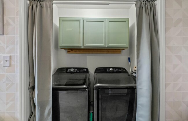 Building Photo - Spacious, Stylish, and Full of Charm – 3 bedroom home in Lexington | $1,900/mo
