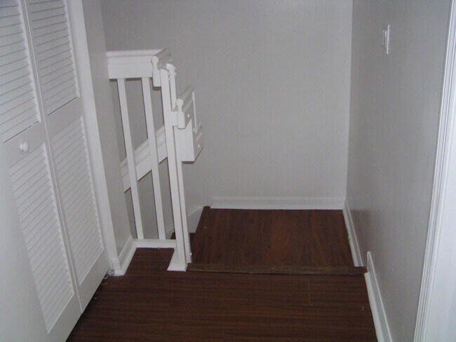 Building Photo - 312 River Bluff Ln
