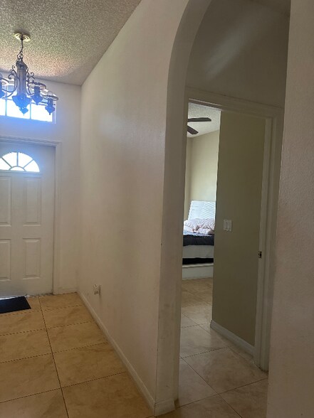 Building Photo - 4940 Bellthorn Dr