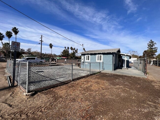 Building Photo - MOVE IN SPECIAL!!!  2BR/1BA House w/ bonus room available FOR RENT NOW!