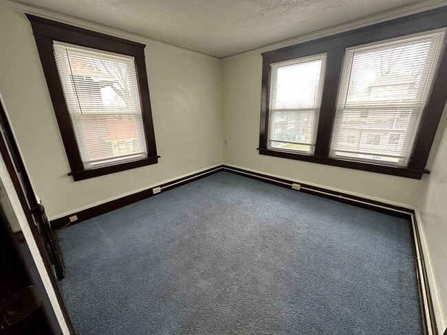 Building Photo - Spacious 3-Bedroom Home Near Jackson High ...