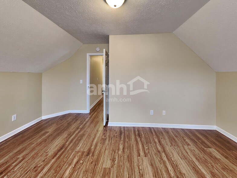 Building Photo - 1617 E Blairmont Dr