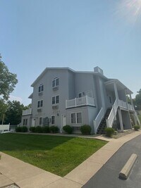 Building Photo - 2 Bedroom/2 Bathroom Townhouse in Fayette!