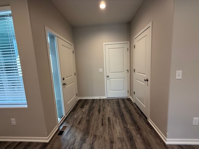 Building Photo - 2 Bedroom/2.5 Bath ranch townhome with 2 stall garage located in SE Lincoln