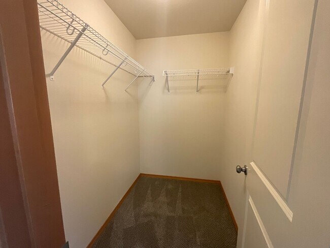 Building Photo - 3 Bed, 2.5 Bath with Garage and Fully Fenced Back Yard