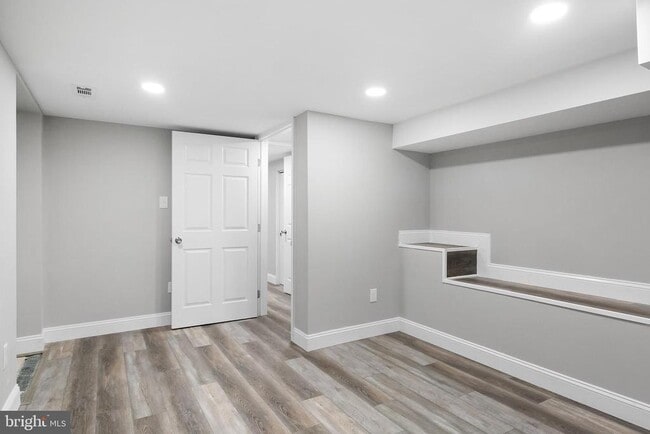 Building Photo - 405 Hamilton Rd