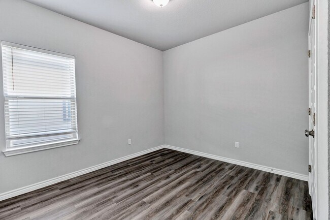 Building Photo - 216 Syrah Ct