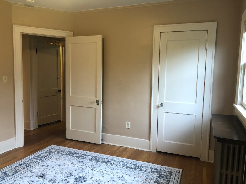 Building Photo - 3007 16th Ave S