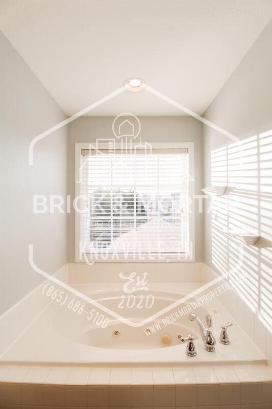 Building Photo - 3305 Grassy Pointe Ln