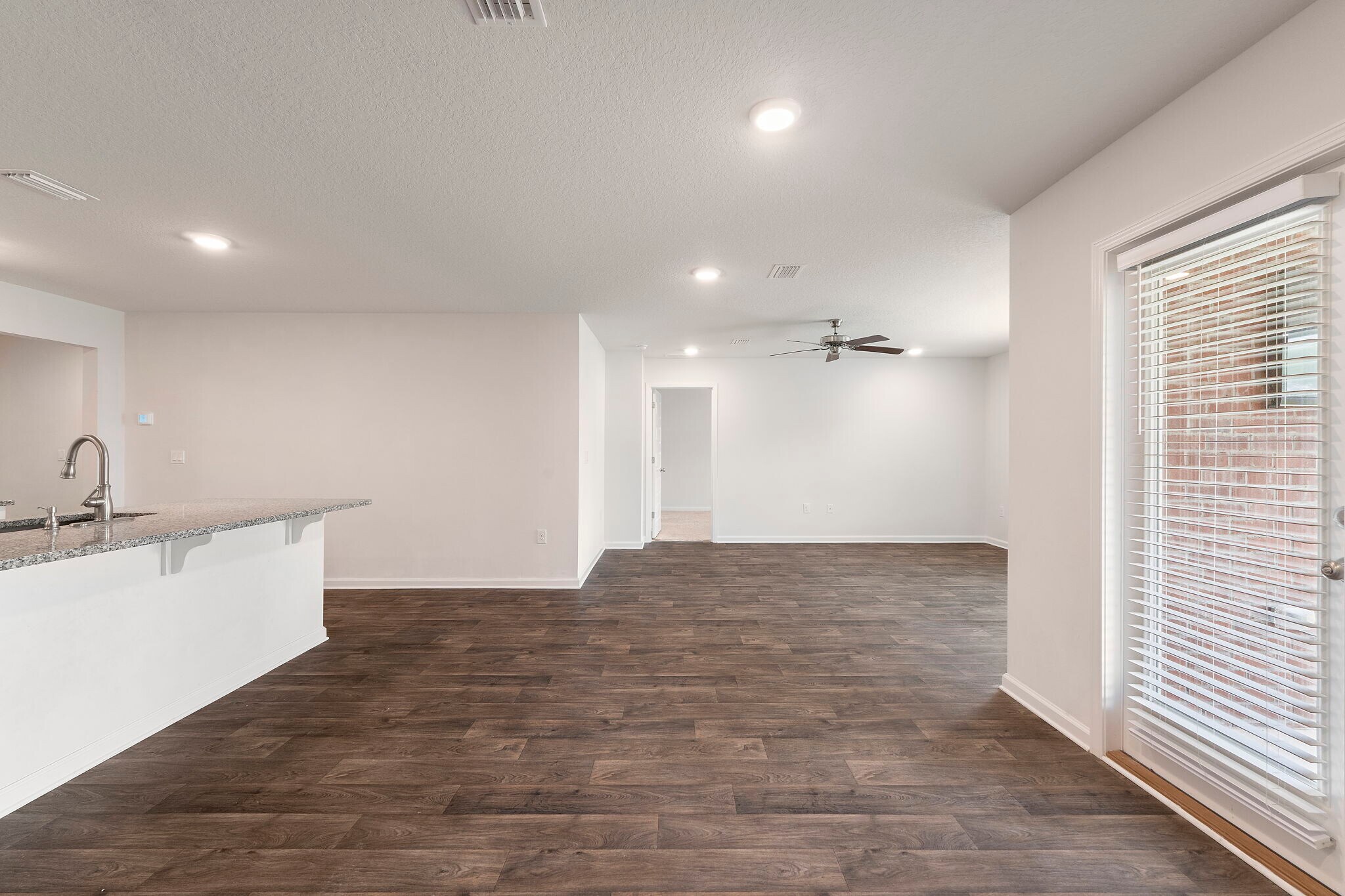 Building Photo - 7805 Lakeside Oaks Dr