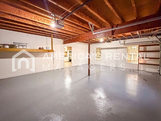 Building Photo - 584 Woodland Ridge Rd