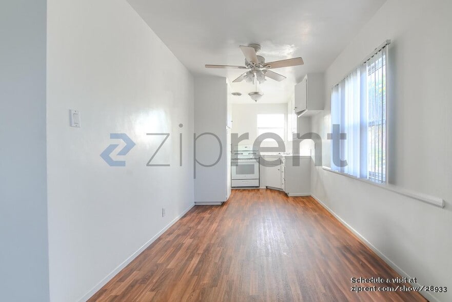 Building Photo - Unit 4
