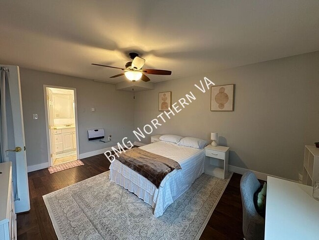 Building Photo - 3245 Rio Dr