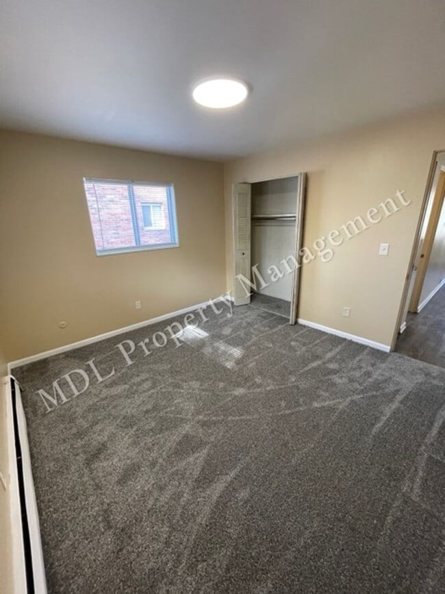 Building Photo - 2215 Weiss St