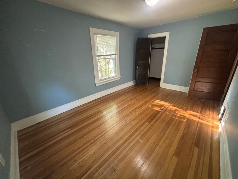 Building Photo - 5 Thayer St