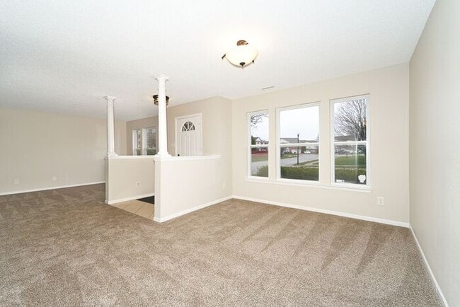 Building Photo - Large 4 Bedroom and Brownsburg Schools!