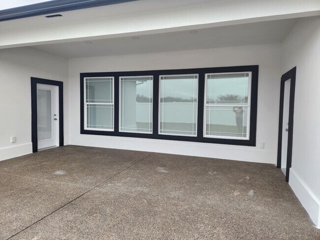 Building Photo - West Valley New 4 br plus office, 3.5 bath...