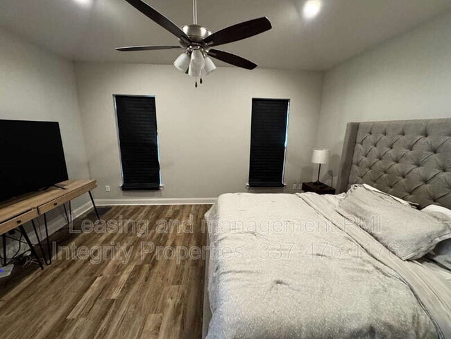 Building Photo - 200 Tennyson Dr