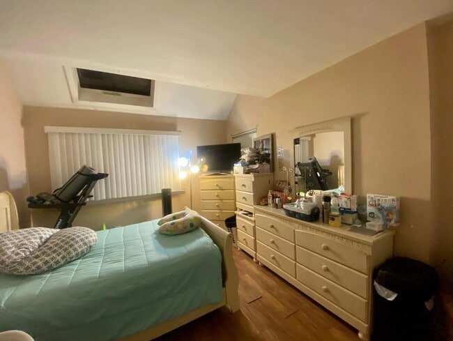 Building Photo - 571 Boxwood Dr