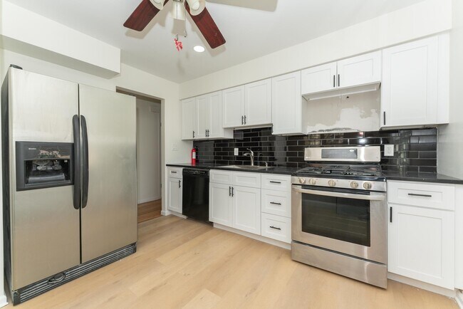 Brand New - 32 Roseland Ave