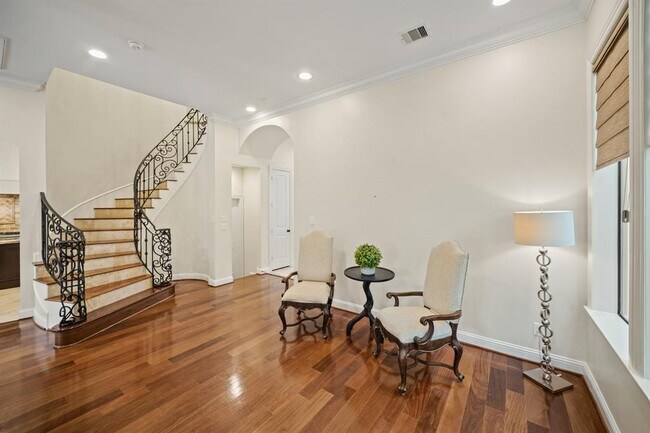 Building Photo - 124 Detering St