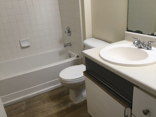 Building Photo - Equestrain Park 2 bedroom + 2 bathroom condo