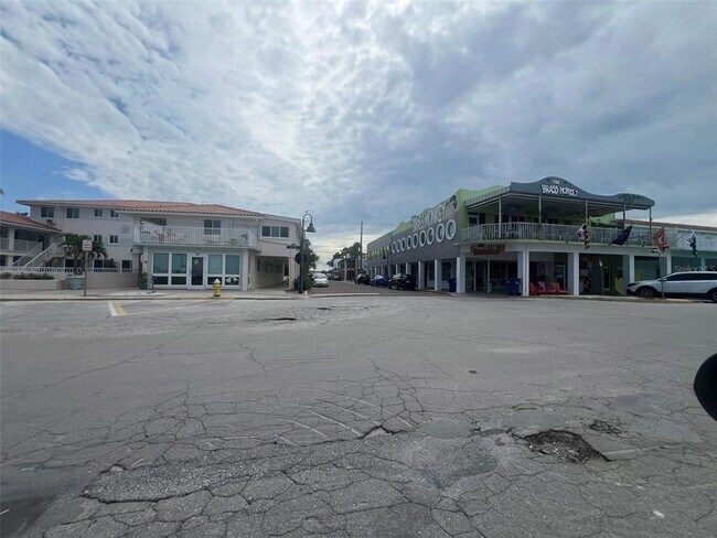 Building Photo - 1800 Pass a Grille Way
