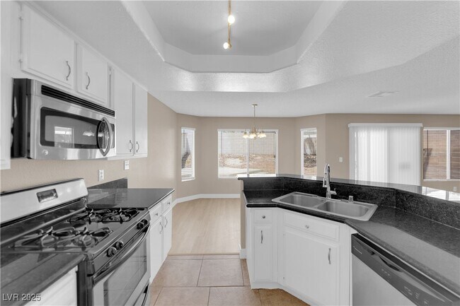 Building Photo - 2830 Belleza Ln
