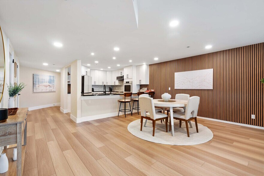 Building Photo - 2414 Front St