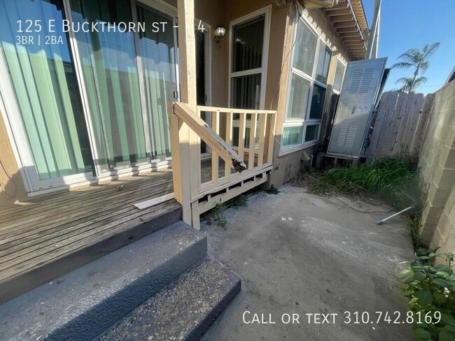 Building Photo - 125 E Buckthorn St