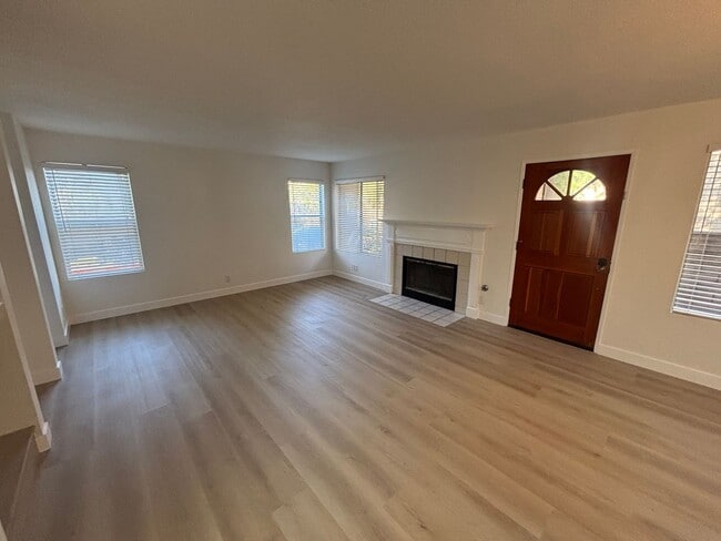 Building Photo - 2-Bedroom Townhouse with Community Pool & ...