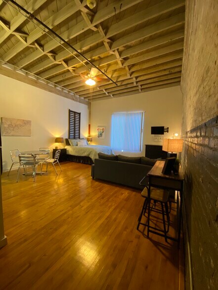 Building Photo - 433 E 3rd St