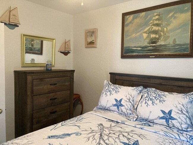 Building Photo - 101 E Cresse Ave