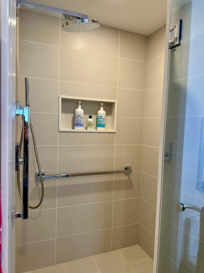 Building Photo - 197 Holokahiki Ln