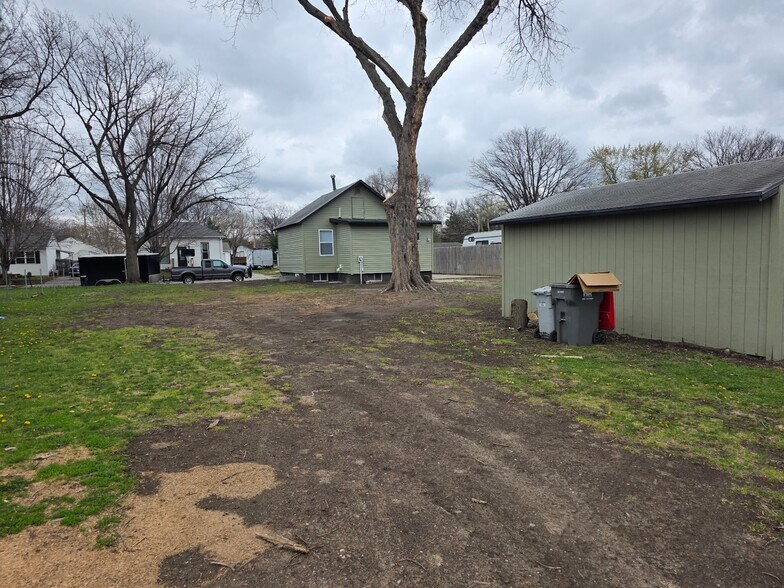 Building Photo - 2025 N 31st St