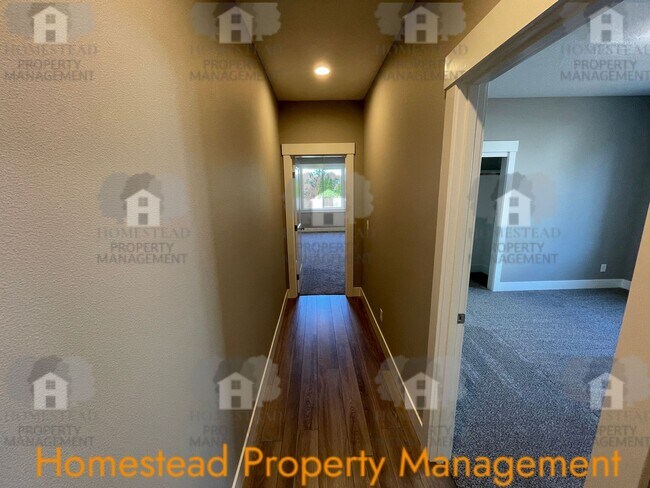 Building Photo - A HOME FOR THOSE WITH DISCERNING TASTE!