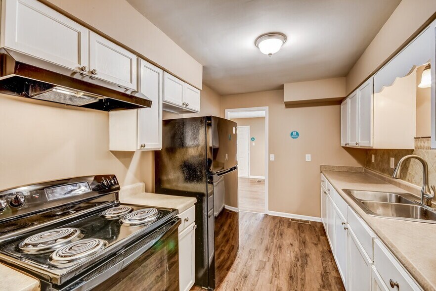 Building Photo - 111 Meadowood Ave