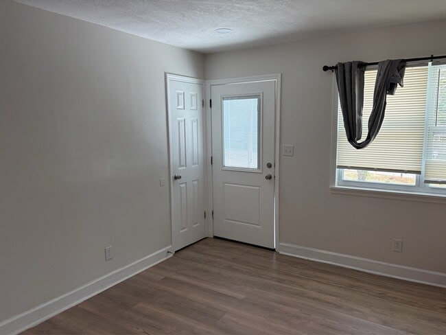 Building Photo - 1484 Van Delia Rd