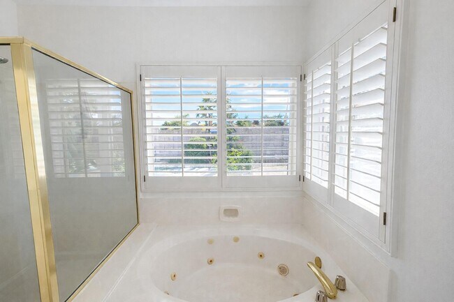 Building Photo - 78715 Naples Dr
