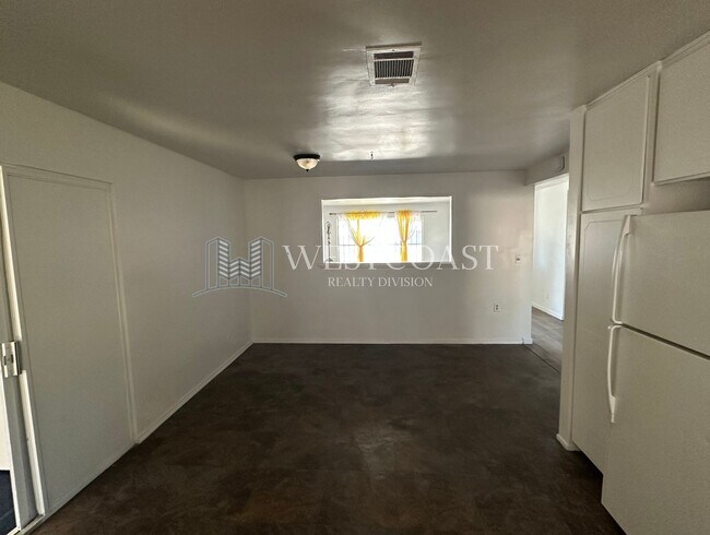 Building Photo - Highland