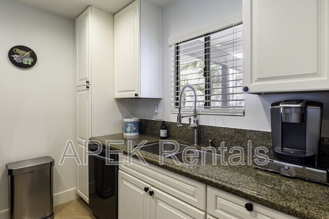 Building Photo - 1050 Ramon Rd