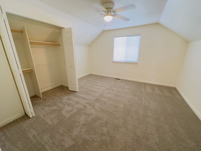 Building Photo - 3 Bedroom 2 1/2 Bath 3 garage